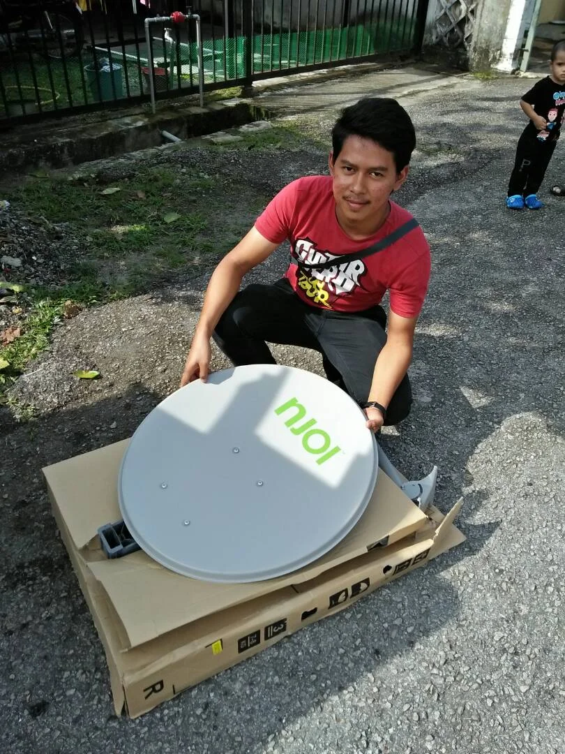 Persediaan piring satelit NJOI — foto galeri yang dibekalkan pemilik FMZ
