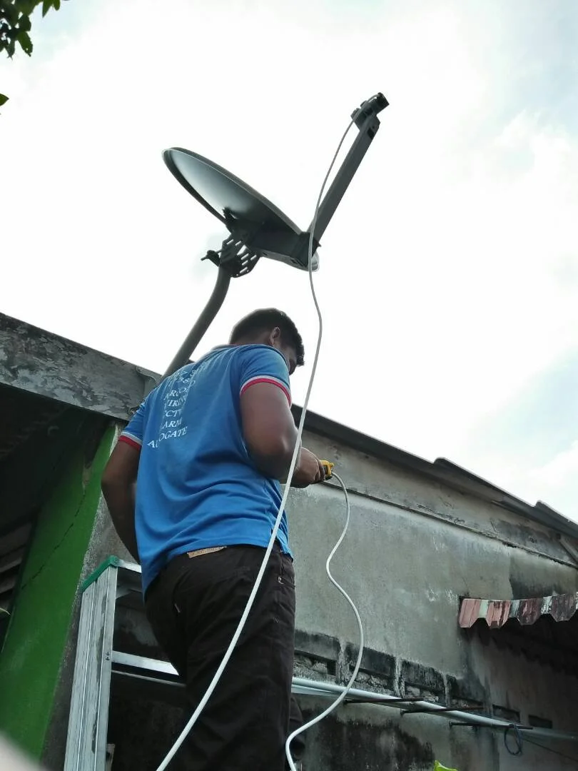 Pemasangan piring satelit — foto galeri yang dibekalkan pemilik FMZ
