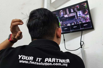 Foto asal semakan paparan kamera CCTV